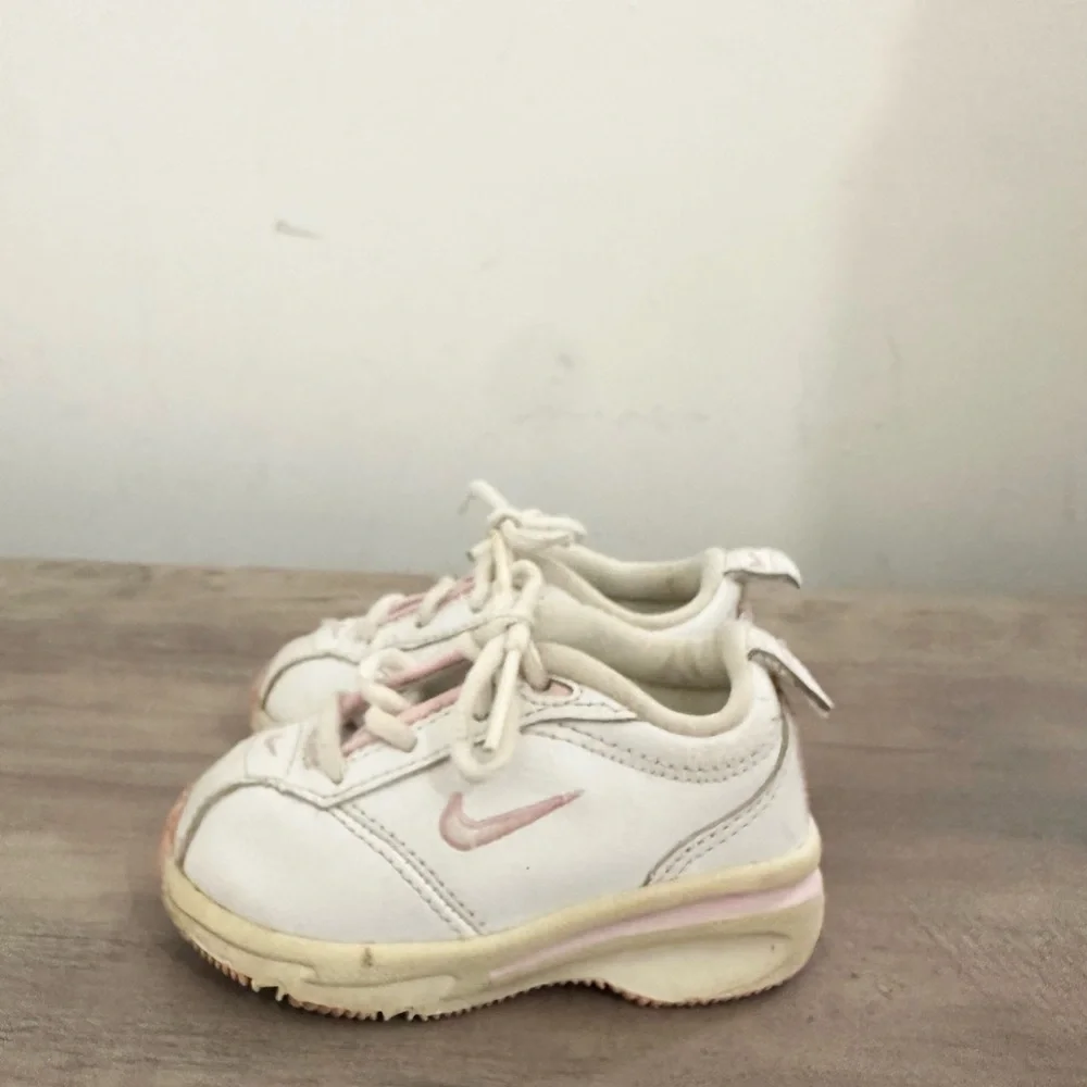 Nike Toddler sz 4 Baby Casual Sneakers Leather White Pink Shoes Non Marking Girl